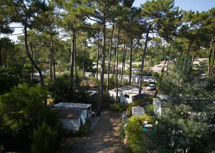 Natuara - L'ecrin Du Ferret Kamp alanı *